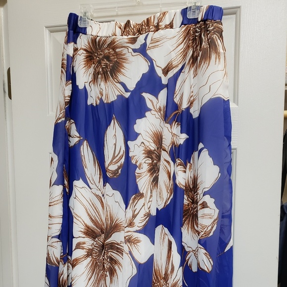 Floor length skirt - Picture 1 of 3